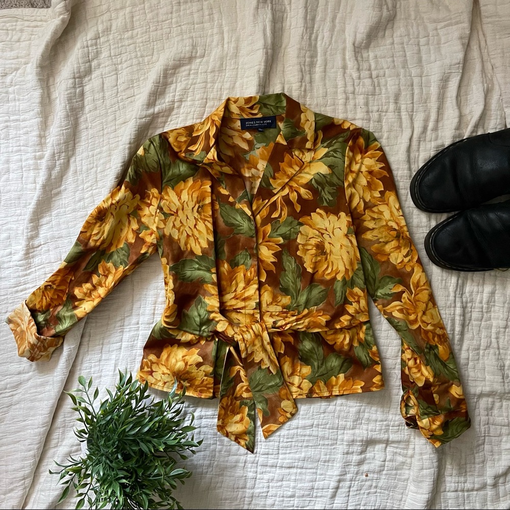 Petite Small Jones New York Sunflower Aesthetic Vintage Blouse w/ front tie